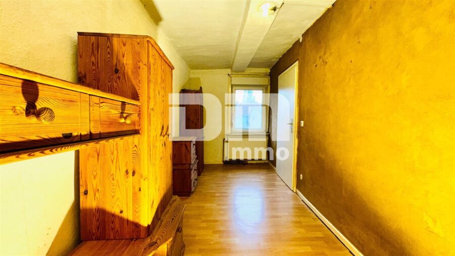 Ein- bis Zweifamilienhaus mit Anbau und Nebengebäude auf großem Grundstück - WE1 OG Gästezimmer / Kinderzimmer / Büro